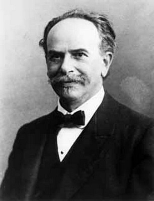 Franz Boas, ca. 1915. Photograph from the collection of the Canadian Museum of Civilization (Public Domain)